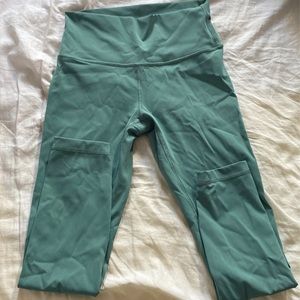 lululemon Wunder Unders size 6 in Frosted Pine